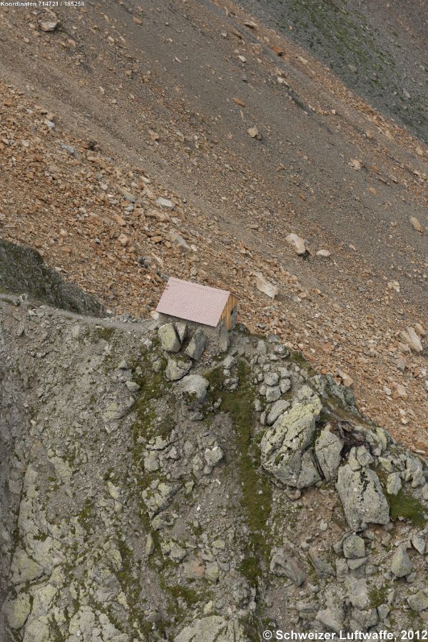 Grünhornhütte SAC 2449 m.ü.M., im Gebiet des Tödi. Blick gegen NE (Position: 2'714'674.56, 1'185'527.88)